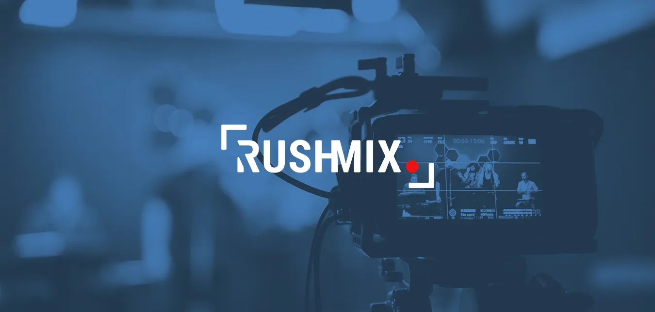 Logo de Rushmix sur un fond photographique d'un caméra avec un filtre bleu